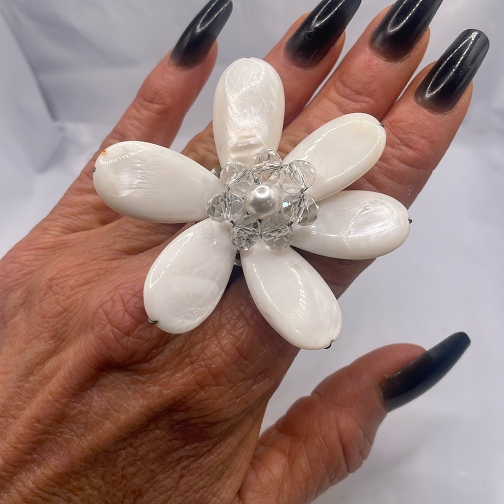 Oversized ocean white Mother of pearl Flower Ring crystal center & pearls Ring